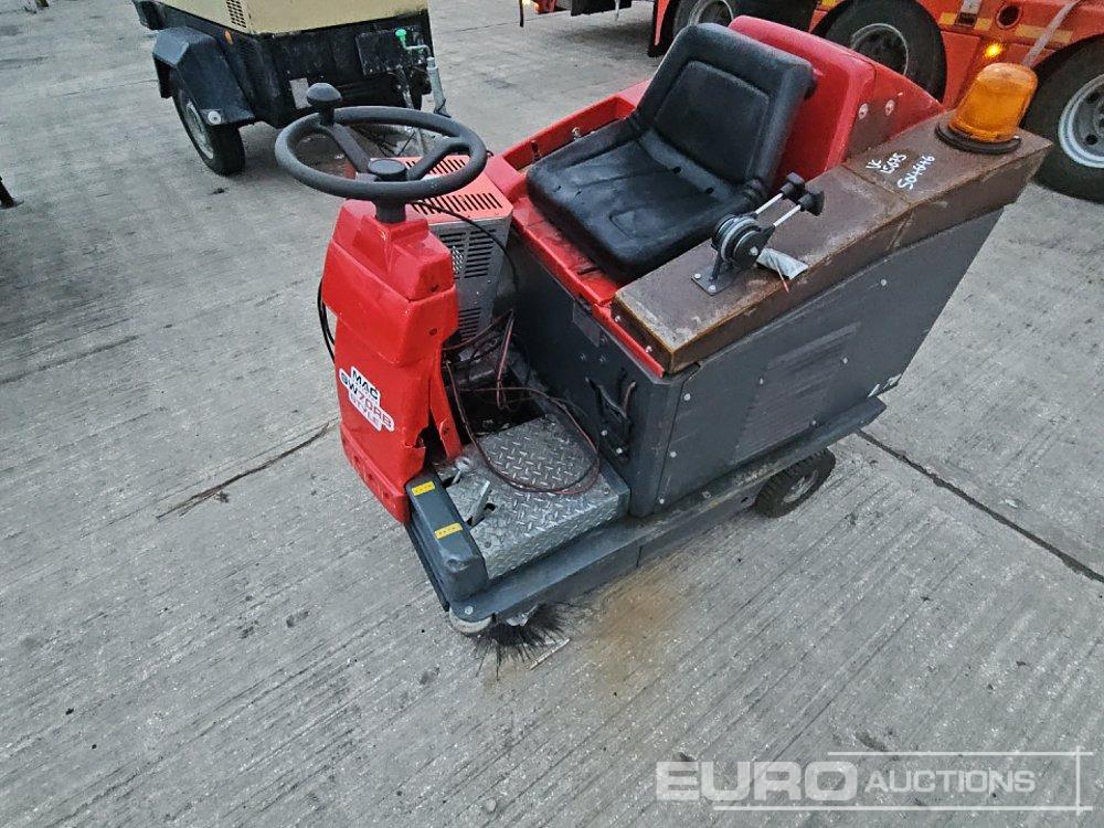 Electric Ride on Floor Sweeper, Charger - Golf cart: foto 1 Electric Ride on Floor Sweeper, Charger - Golf cart: foto 1