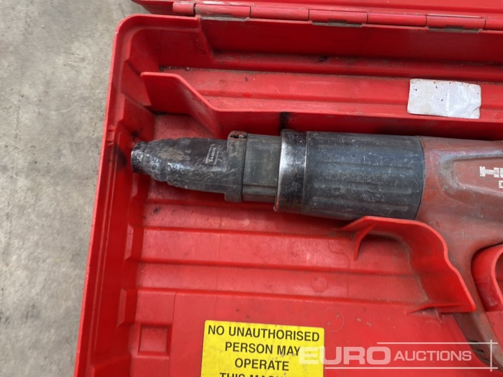Hilti DX460 Nail Gun (Body & Case Only) - Attrezzatura da costruzione: foto 4 Hilti DX460 Nail Gun (Body & Case Only) - Attrezzatura da costruzione: foto 4