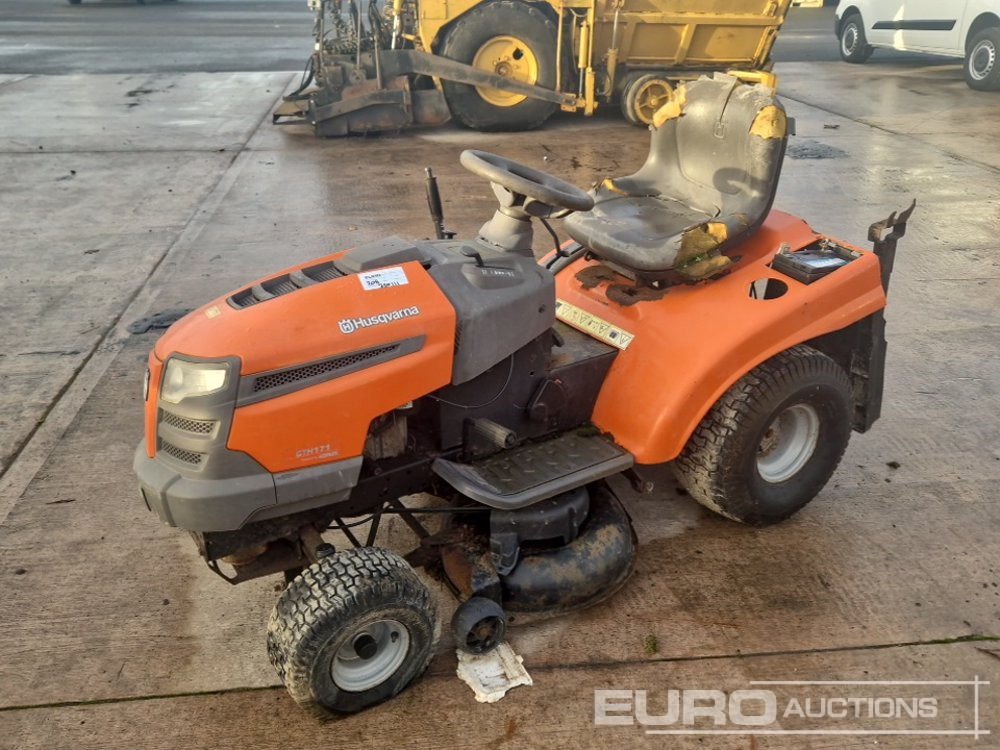 Husqvarna Petrol Ride on Lawnmower (Non Runner) - Tagliaerba: foto 1 Husqvarna Petrol Ride on Lawnmower (Non Runner) - Tagliaerba: foto 1