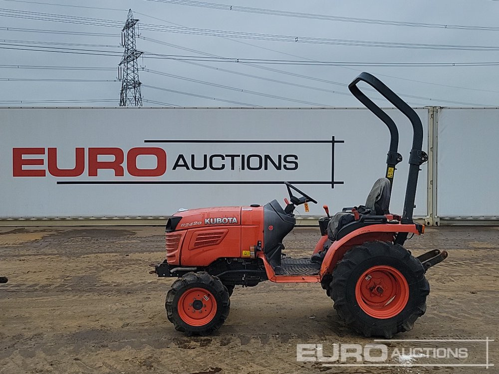 Kubota 4WD Compact Tractor, Roll Bar - Trattore piccolo: foto 2 Kubota 4WD Compact Tractor, Roll Bar - Trattore piccolo: foto 2