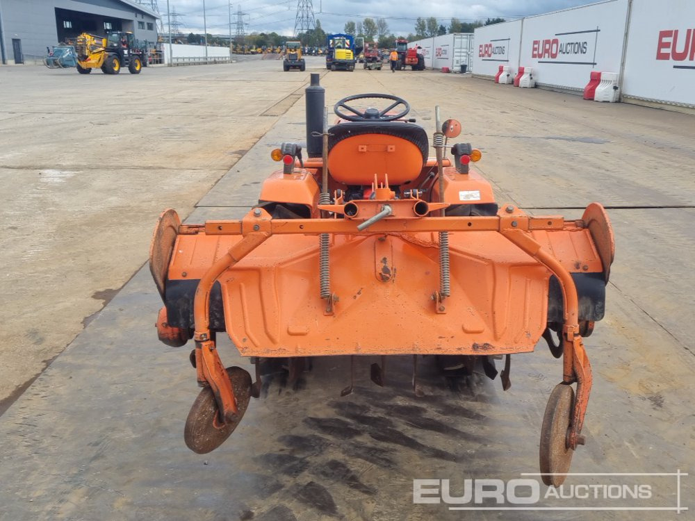 Kubota B1502 - Trattore piccolo: foto 4 Kubota B1502 - Trattore piccolo: foto 4