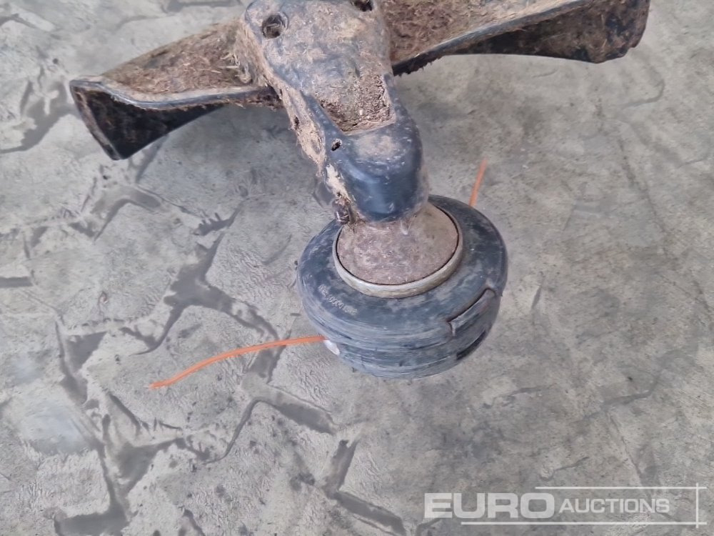 Makita Petrol Strimmer - Attrezzature per officina: foto 5 Makita Petrol Strimmer - Attrezzature per officina: foto 5