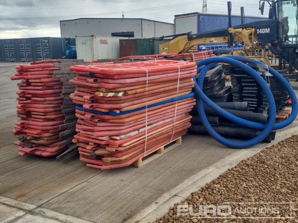 Pallet of Plastic Safety Barriers (5 of) Pallet of Road Signs (3 of) - Attrezzatura da costruzione: foto 5 Pallet of Plastic Safety Barriers (5 of) Pallet of Road Signs (3 of) - Attrezzatura da costruzione: foto 5