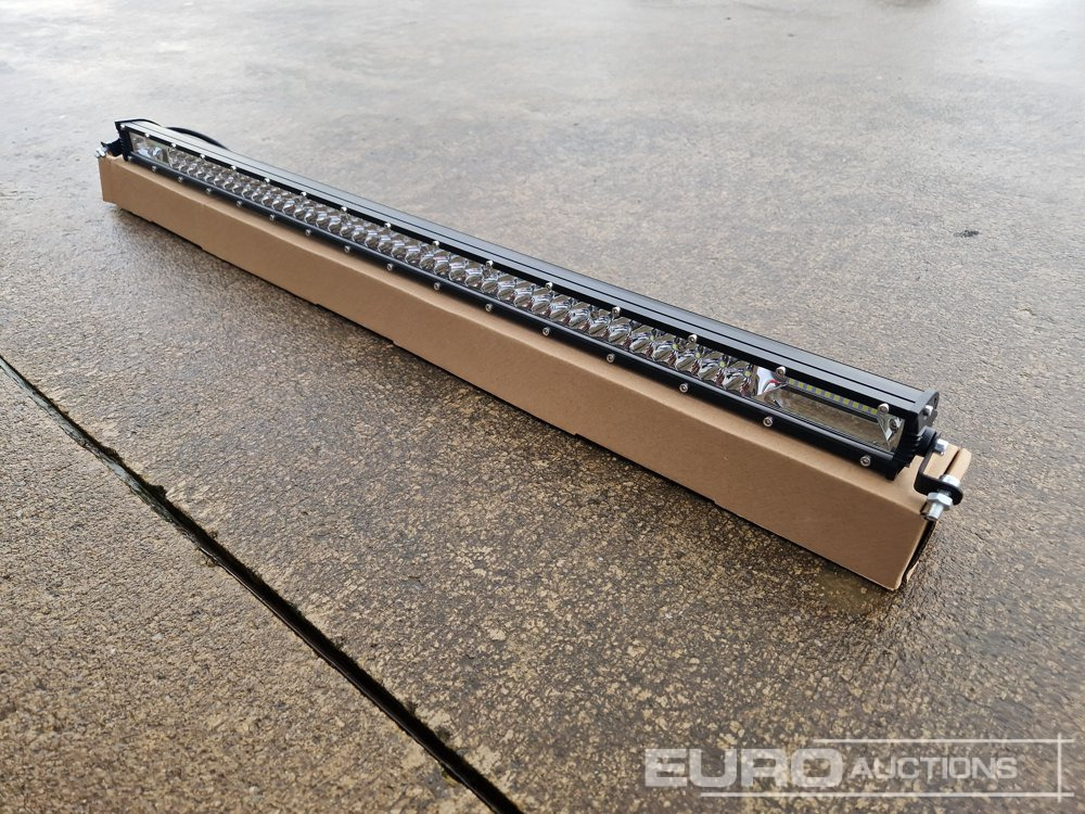 Unused 32" 300W Combo Beam LED Light Bar, Mounting Brackets, IP68 Waterproof - Attrezzatura da costruzione: foto 1 Unused 32" 300W Combo Beam LED Light Bar, Mounting Brackets, IP68 Waterproof - Attrezzatura da costruzione: foto 1