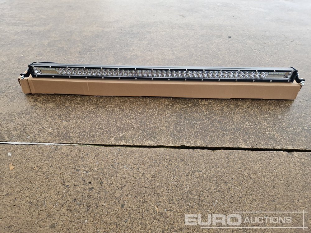 Unused 32" 300W Combo Beam LED Light Bar, Mounting Brackets, IP68 Waterproof - Attrezzatura da costruzione: foto 5 Unused 32" 300W Combo Beam LED Light Bar, Mounting Brackets, IP68 Waterproof - Attrezzatura da costruzione: foto 5