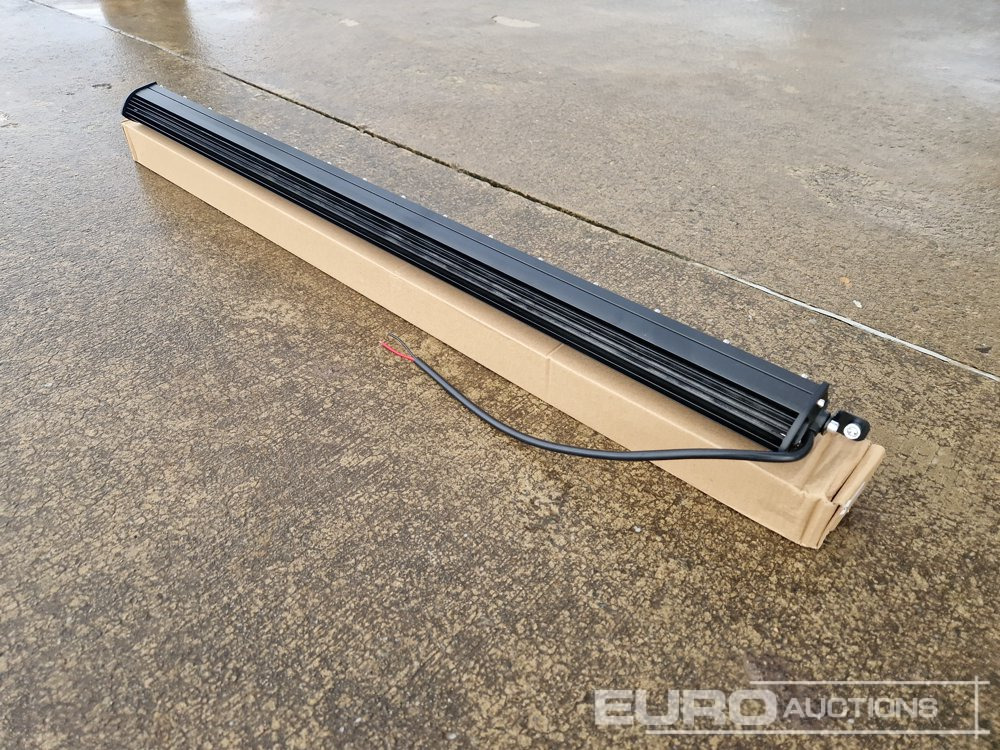Unused 32" 300W Combo Beam LED Light Bar, Mounting Brackets, IP68 Waterproof - Attrezzatura da costruzione: foto 3 Unused 32" 300W Combo Beam LED Light Bar, Mounting Brackets, IP68 Waterproof - Attrezzatura da costruzione: foto 3