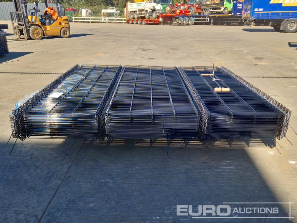 Unused Galvanised & Powder Coated Heavy Duty (5mm) Wire Mesh Fencing, 25 x H2.4m x W2.2m Panels, 26 x 60mm x 60mm x3m Posts, with Fittings (Black) - Attrezzatura da costruzione: foto 2 Unused Galvanised & Powder Coated Heavy Duty (5mm) Wire Mesh Fencing, 25 x H2.4m x W2.2m Panels, 26 x 60mm x 60mm x3m Posts, with Fittings (Black) - Attrezzatura da costruzione: foto 2