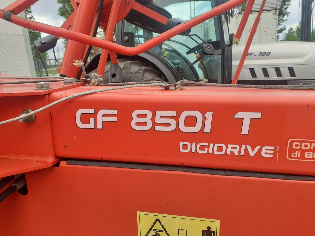 Voltafieno usato Kuhn GF 8501 T - Voltafieno: foto 3 Voltafieno usato Kuhn GF 8501 T - Voltafieno: foto 3