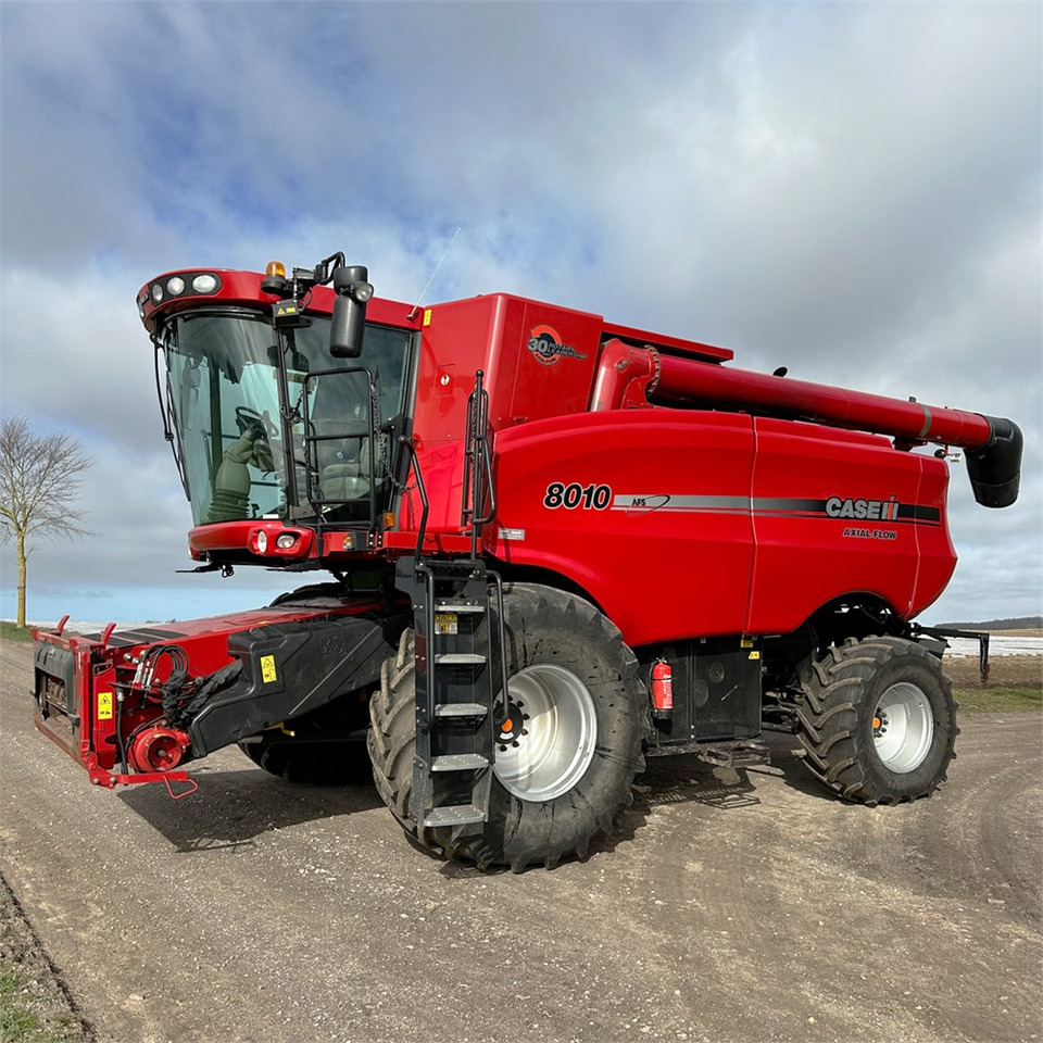CASE IH 8010 Axial-flow - Macchina da raccolta: foto 1 CASE IH 8010 Axial-flow - Macchina da raccolta: foto 1