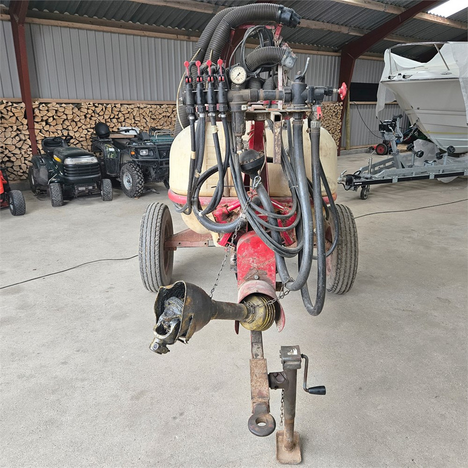 Hardi 800 l - Polverizzatore: foto 2 Hardi 800 l - Polverizzatore: foto 2