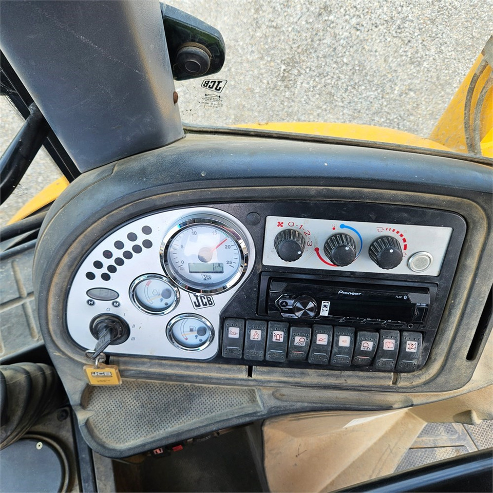 Terna JCB 4CX AP: foto 16 Terna JCB 4CX AP: foto 16