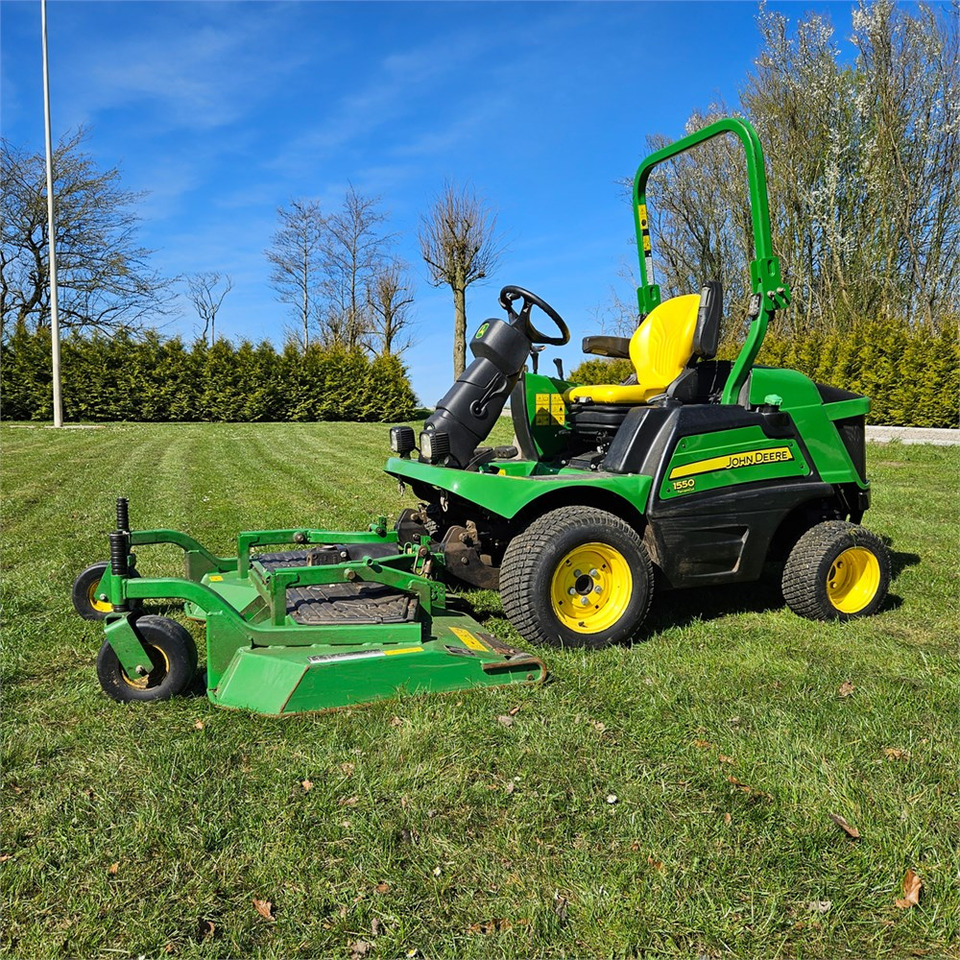 John Deere 1550 TerrainCut - Tagliaerba: foto 3 John Deere 1550 TerrainCut - Tagliaerba: foto 3