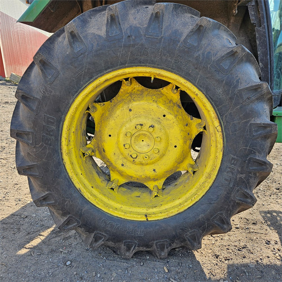 Trattore John Deere 2040: foto 26