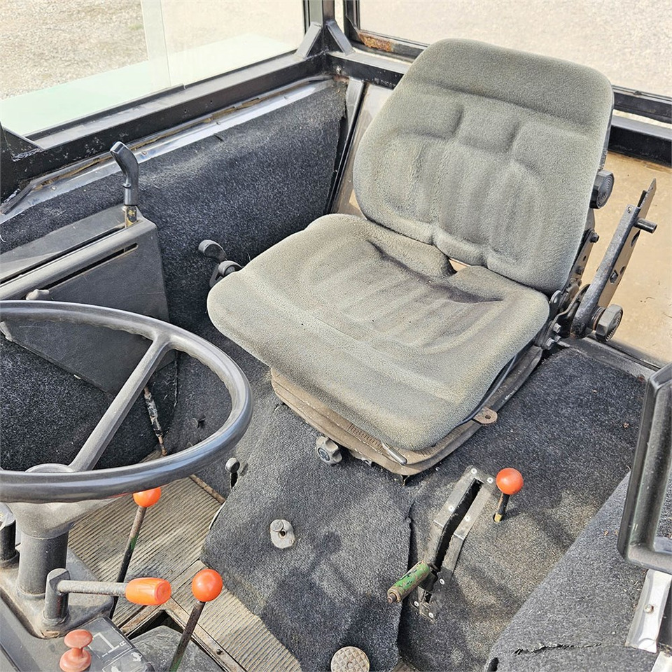 Trattore John Deere 3040: foto 15