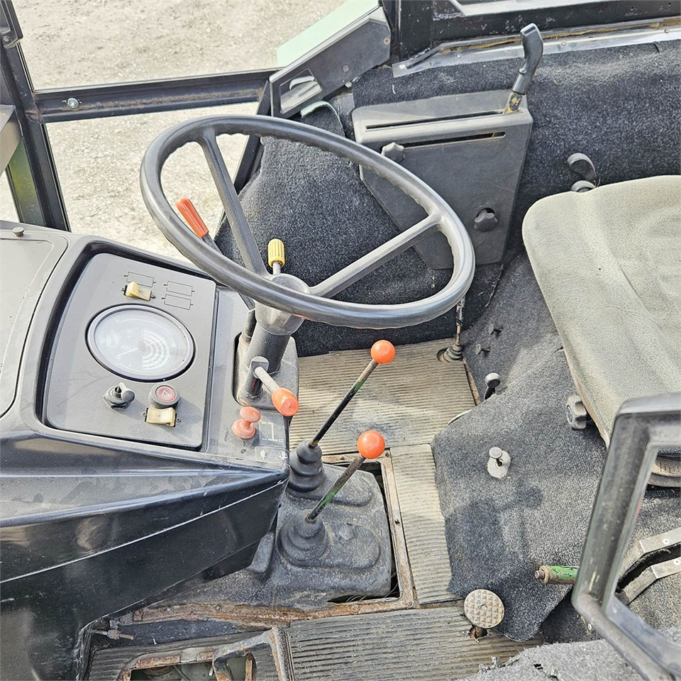 Trattore John Deere 3040: foto 14