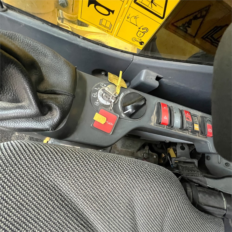 Escavatore gommato Komatsu PW148-10: foto 43