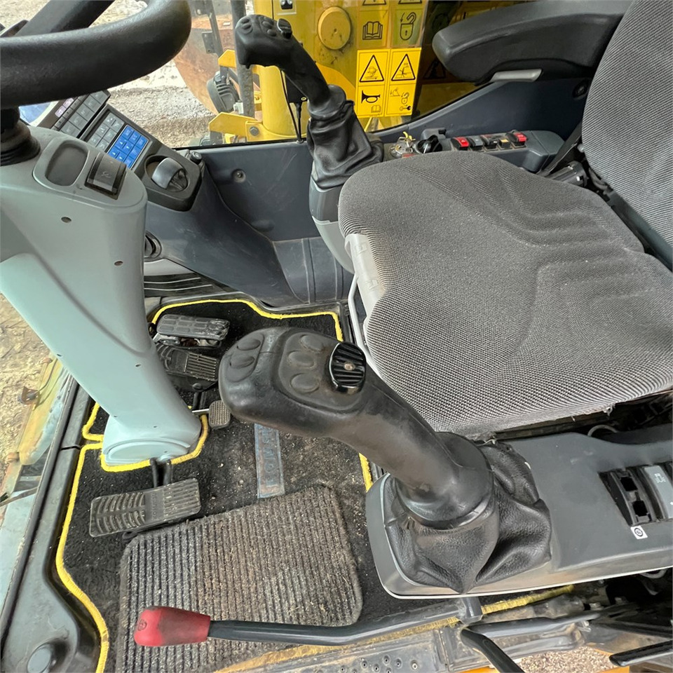 Escavatore gommato Komatsu PW148-10: foto 39