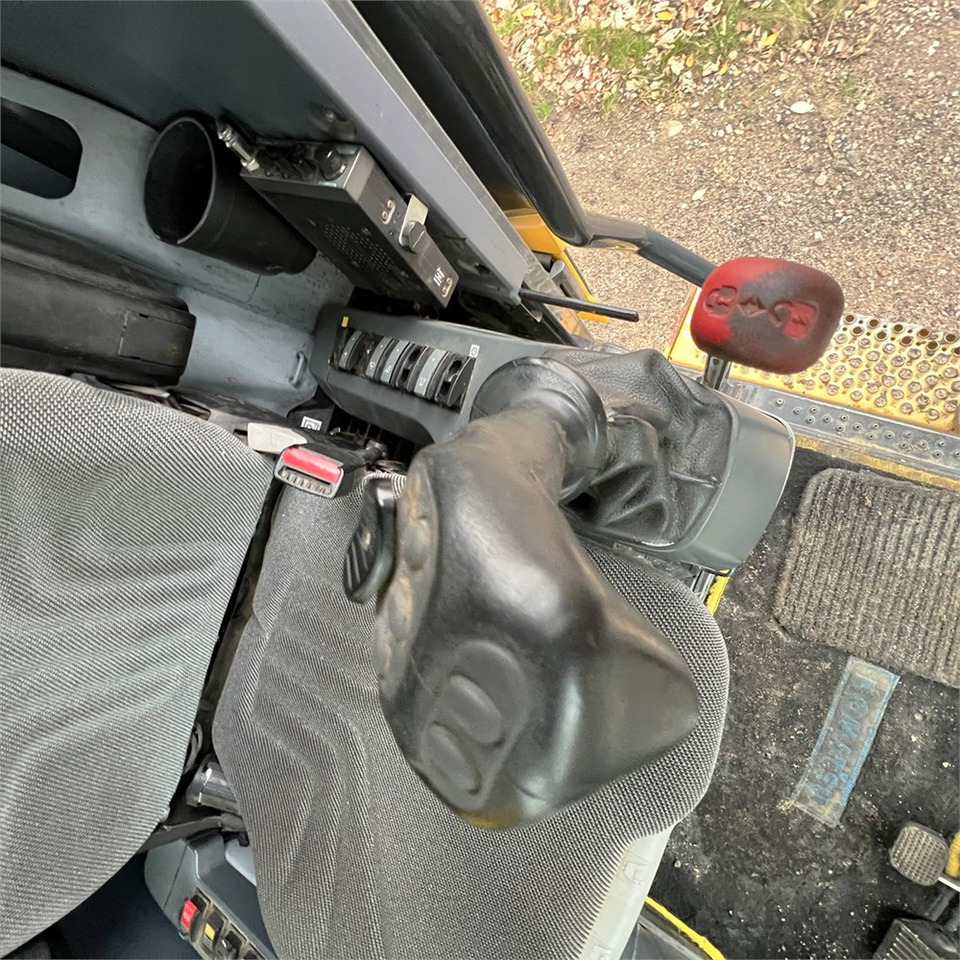 Escavatore gommato Komatsu PW148-10: foto 40