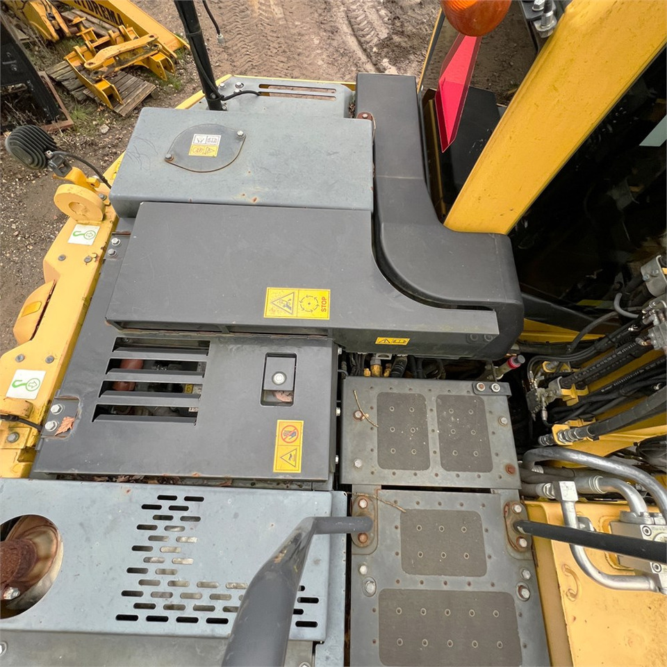 Escavatore gommato Komatsu PW148-10: foto 33