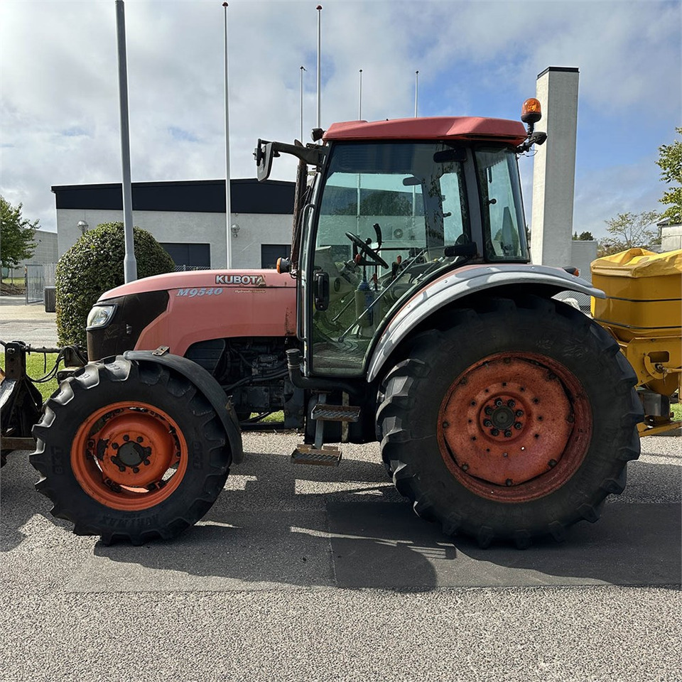 Kubota M 9540 2/4 WD - Trattore: foto 4 Kubota M 9540 2/4 WD - Trattore: foto 4