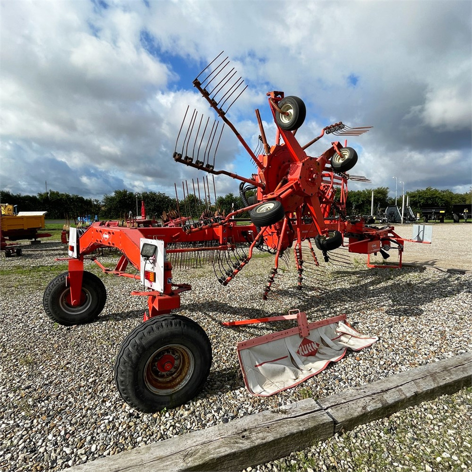 Kuhn GA8020 - Macchina da fienagione: foto 1 Kuhn GA8020 - Macchina da fienagione: foto 1
