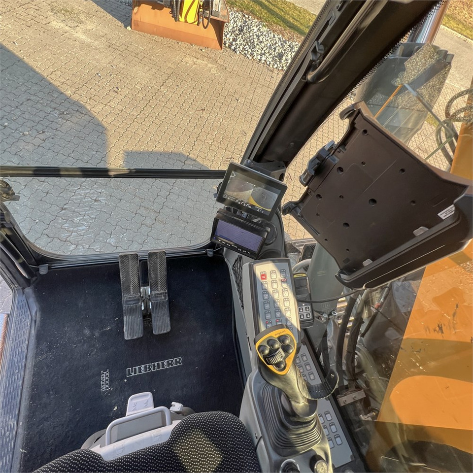 Leasing di Liebherr R914 Compact S Liebherr R914 Compact S: foto 22