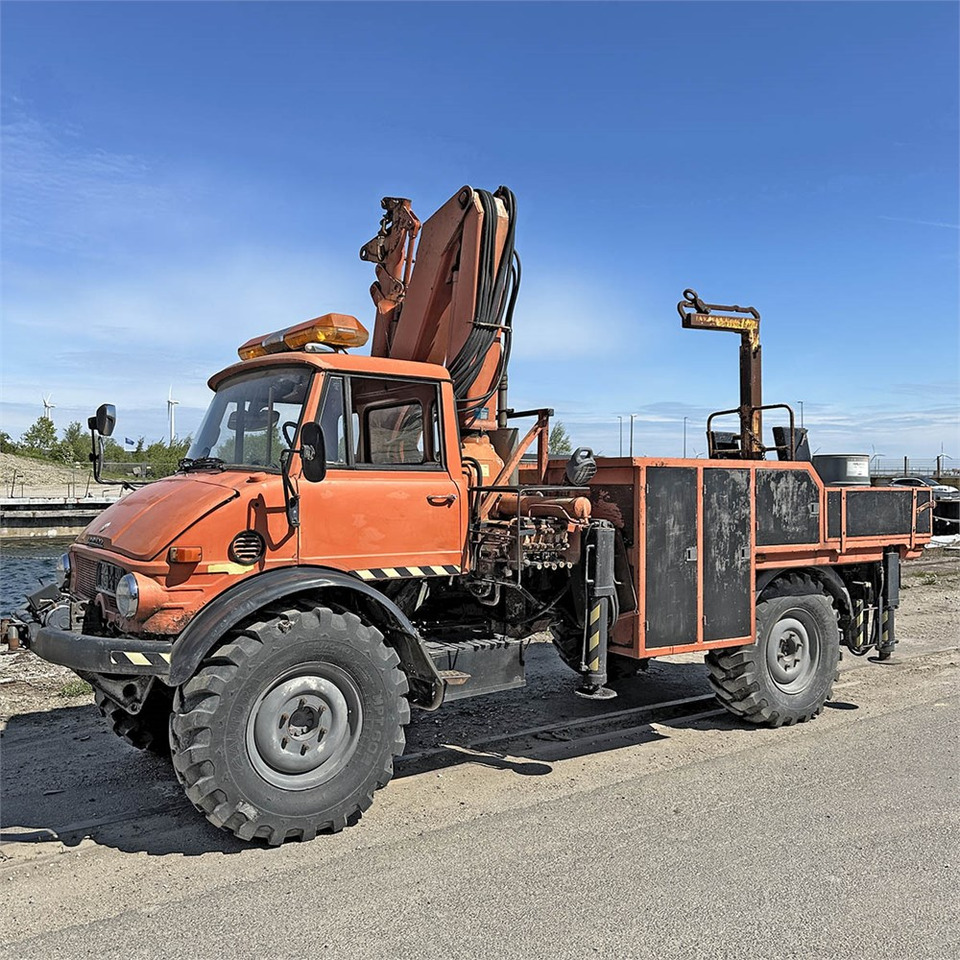 Mercedes Unimog 116 - Camion con gru: foto 4 Mercedes Unimog 116 - Camion con gru: foto 4
