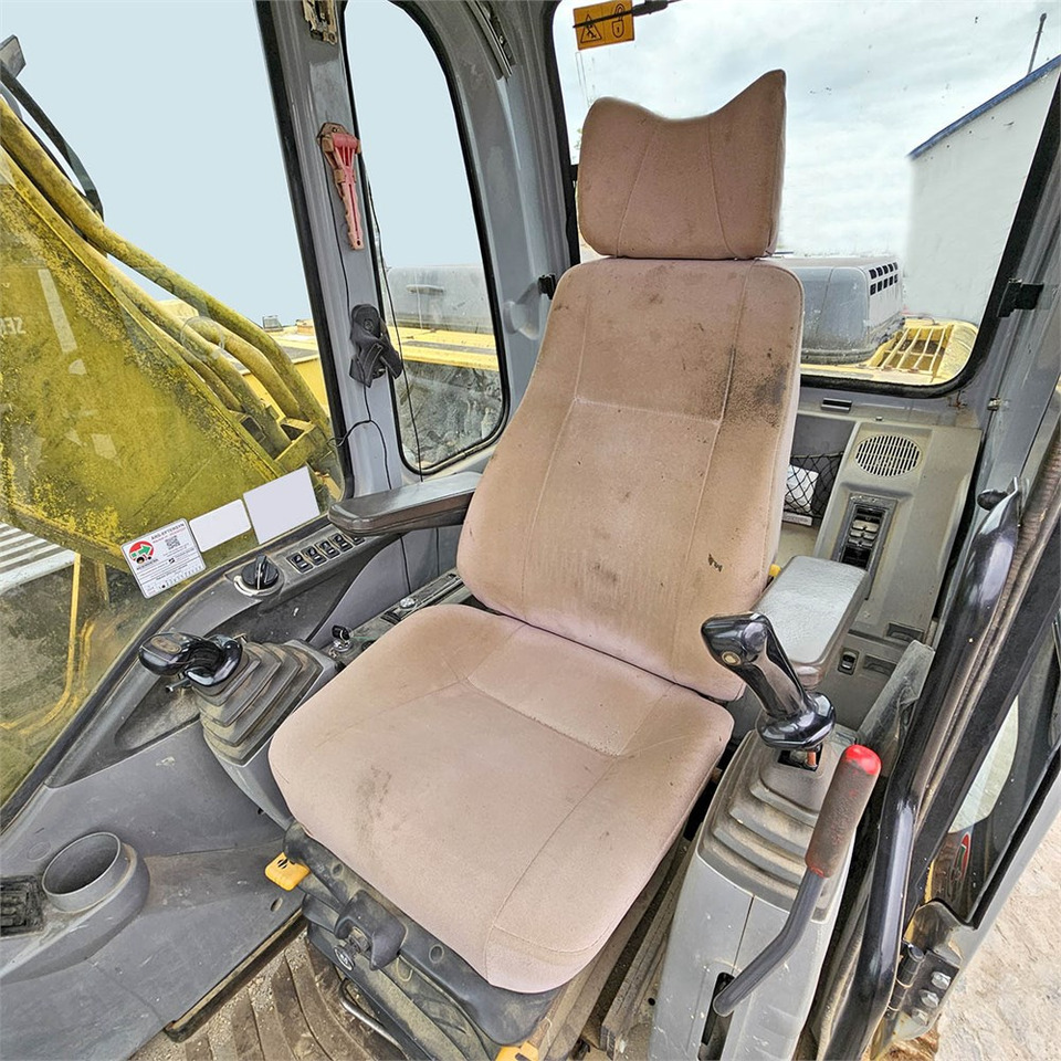 Escavatore cingolato New Holland E265: foto 8
