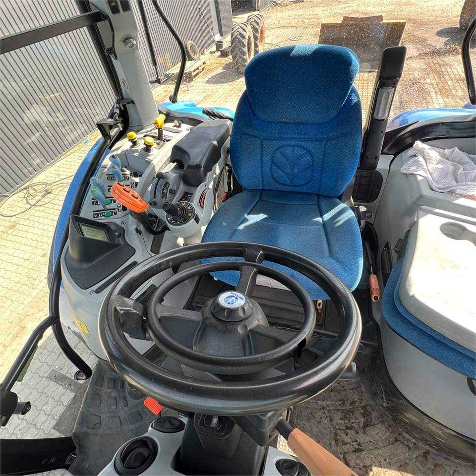 Trattore New Holland T6050: foto 18