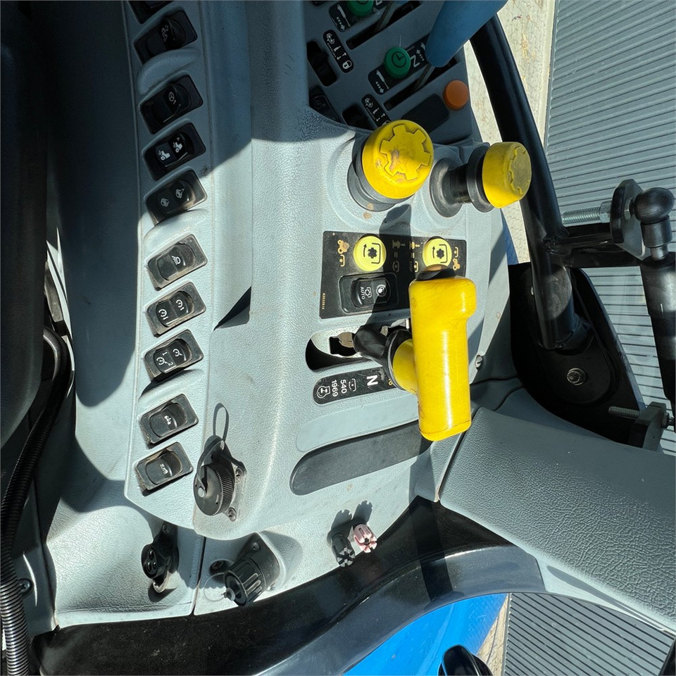 Trattore New Holland T6050: foto 23