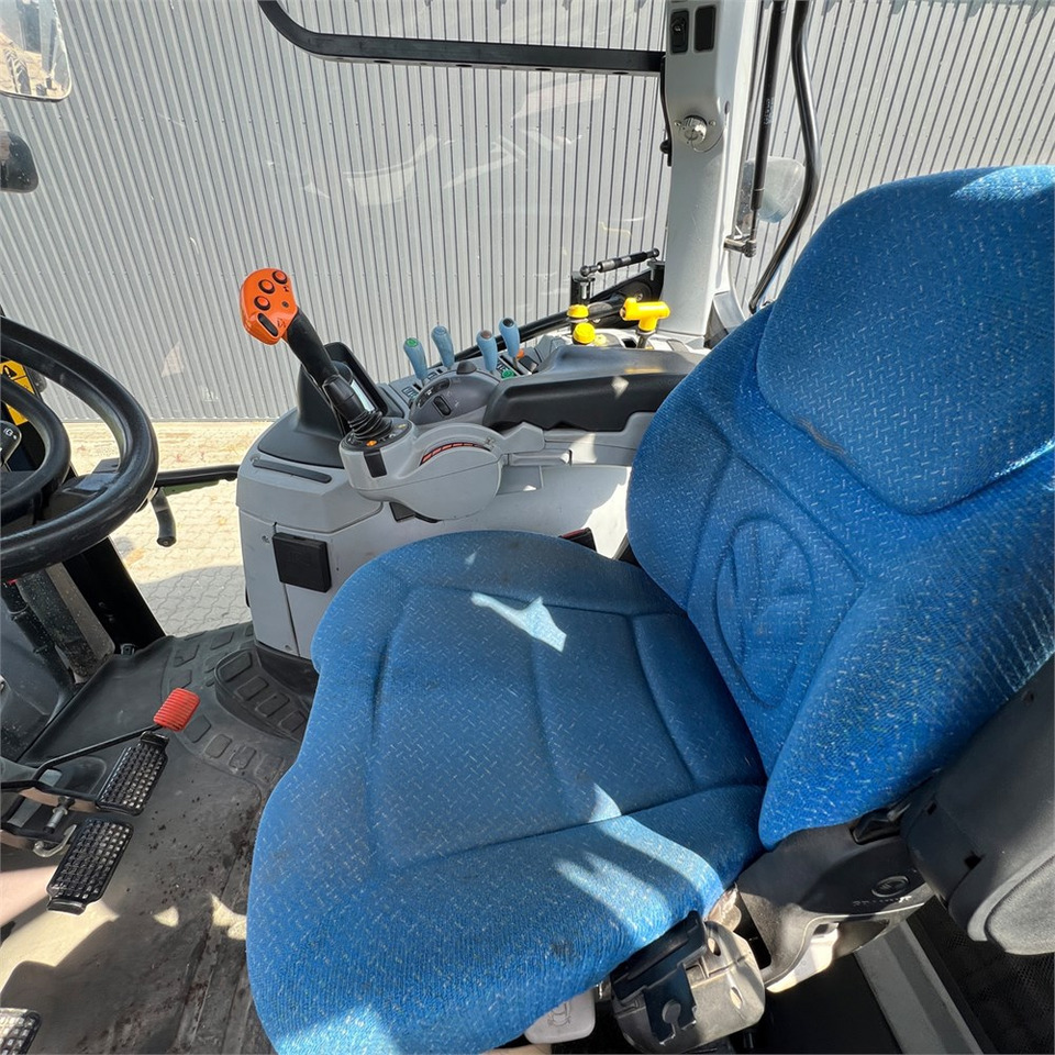 Trattore New Holland T6050: foto 19