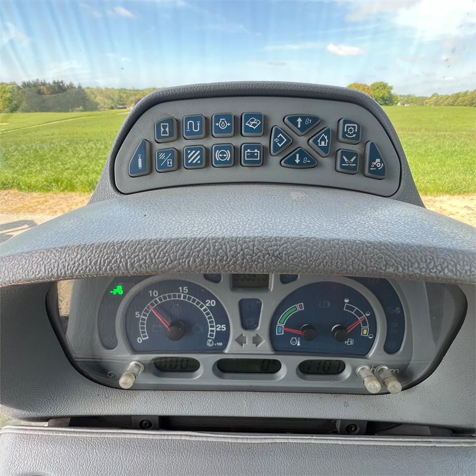 Trattore New Holland T6050: foto 24