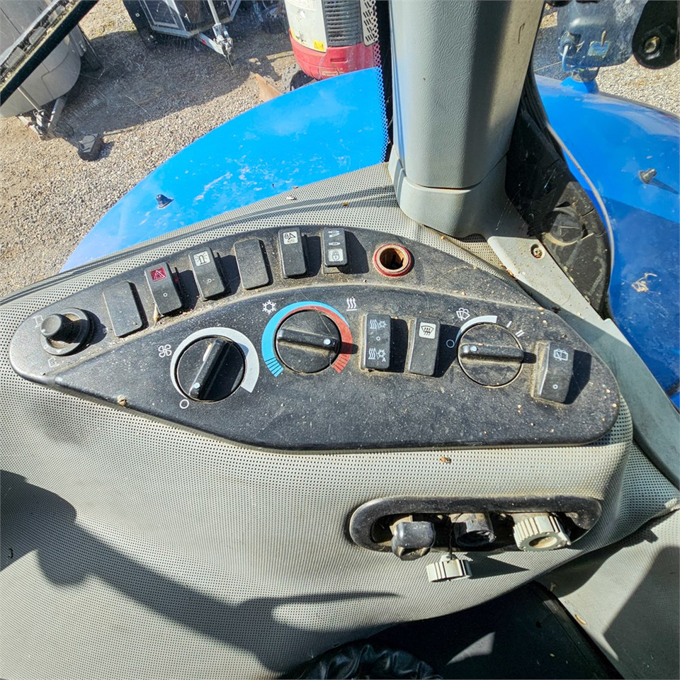 Trattore New Holland T8.390: foto 21