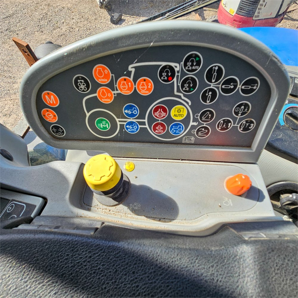 Trattore New Holland T8.390: foto 22