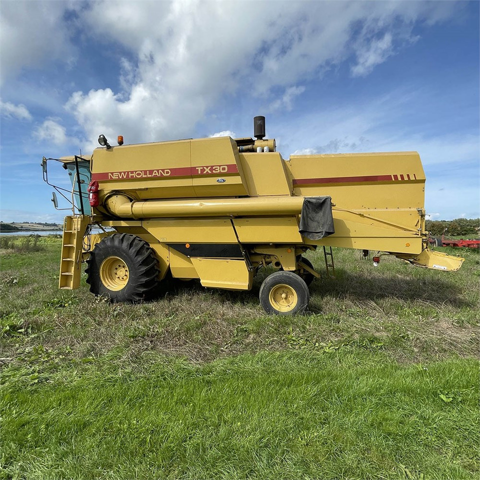New Holland TX 30 - Mietitrebbia: foto 4 New Holland TX 30 - Mietitrebbia: foto 4