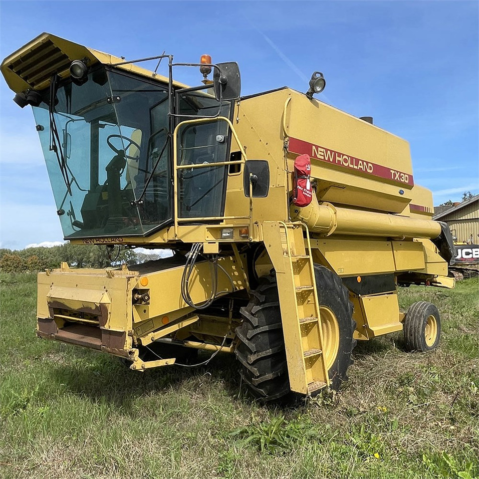 New Holland TX 30 - Mietitrebbia: foto 2 New Holland TX 30 - Mietitrebbia: foto 2