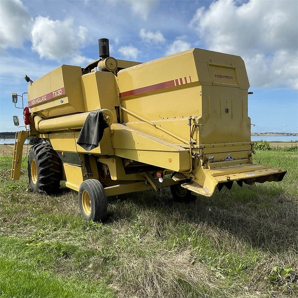 New Holland TX 30 - Mietitrebbia: foto 5 New Holland TX 30 - Mietitrebbia: foto 5