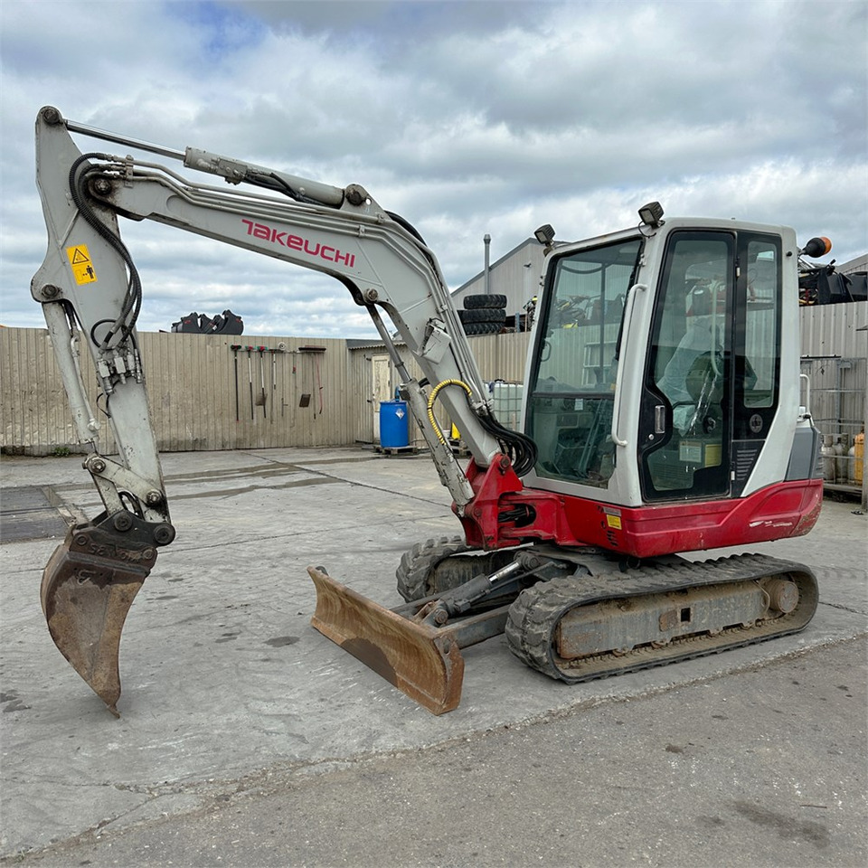 Takeuchi TB235 - Miniescavatore: foto 1 Takeuchi TB235 - Miniescavatore: foto 1