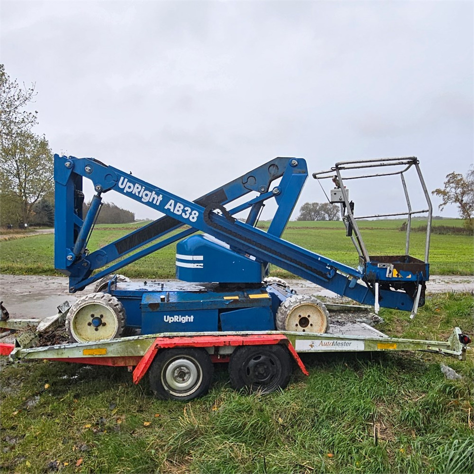 UpRight AB38 - Piattaforma articolata: foto 3 UpRight AB38 - Piattaforma articolata: foto 3