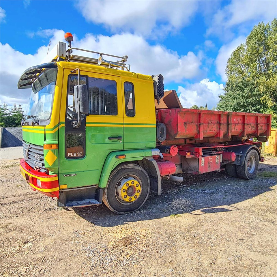 Volvo FL612 - Camion con sistema di cavi: foto 1 Volvo FL612 - Camion con sistema di cavi: foto 1