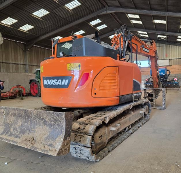 Doosan DX 140LCR-5 - Escavatore cingolato: foto 3 Doosan DX 140LCR-5 - Escavatore cingolato: foto 3