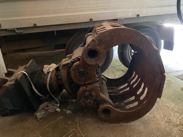 KINSHOFER POUR MINIPELLE 6 À 10T - Benna a polipo per Macchina da cantiere: foto 1 KINSHOFER POUR MINIPELLE 6 À 10T - Benna a polipo per Macchina da cantiere: foto 1