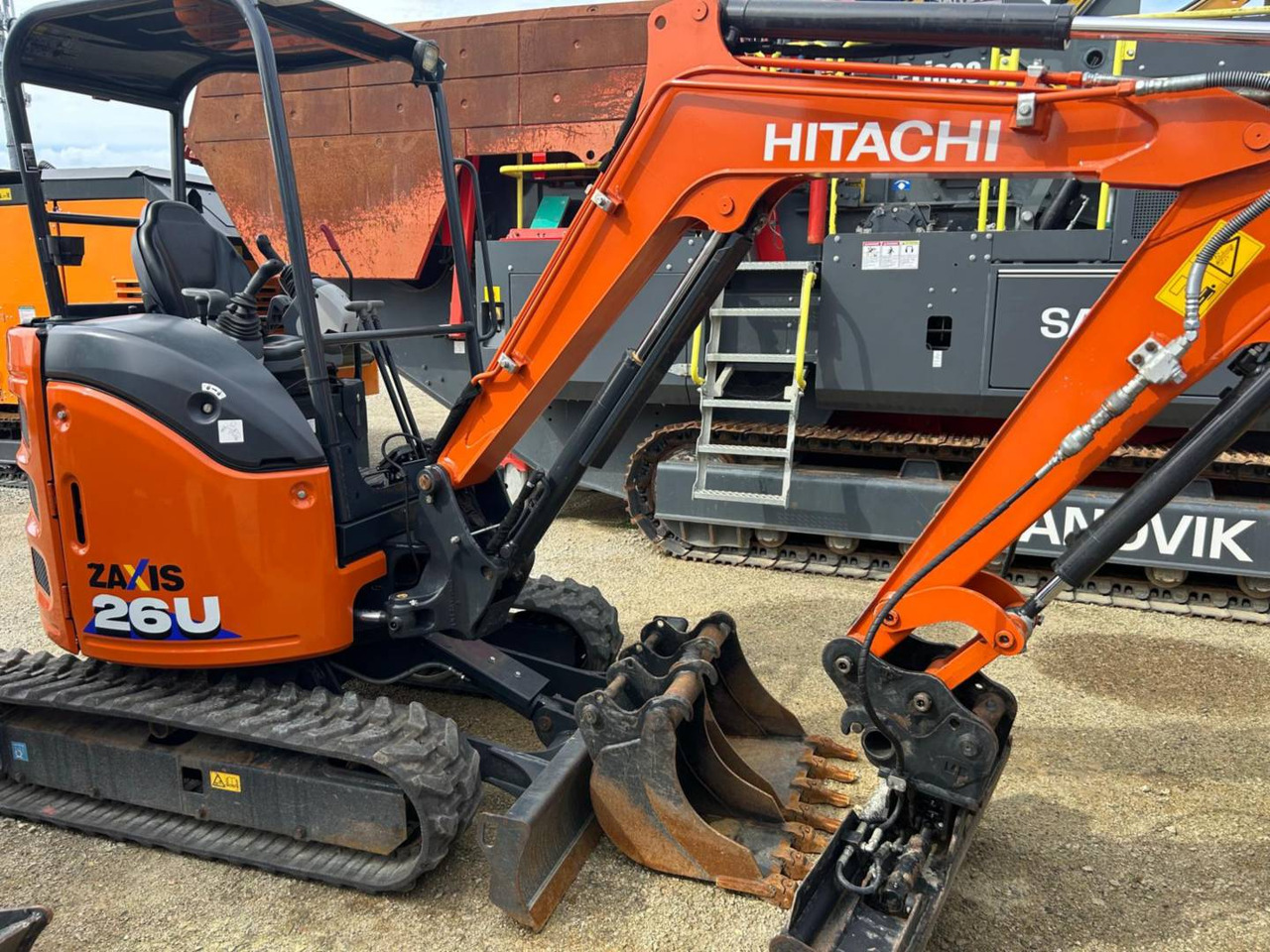HITACHI ZX26U-6 - Escavatore cingolato: foto 2 HITACHI ZX26U-6 - Escavatore cingolato: foto 2
