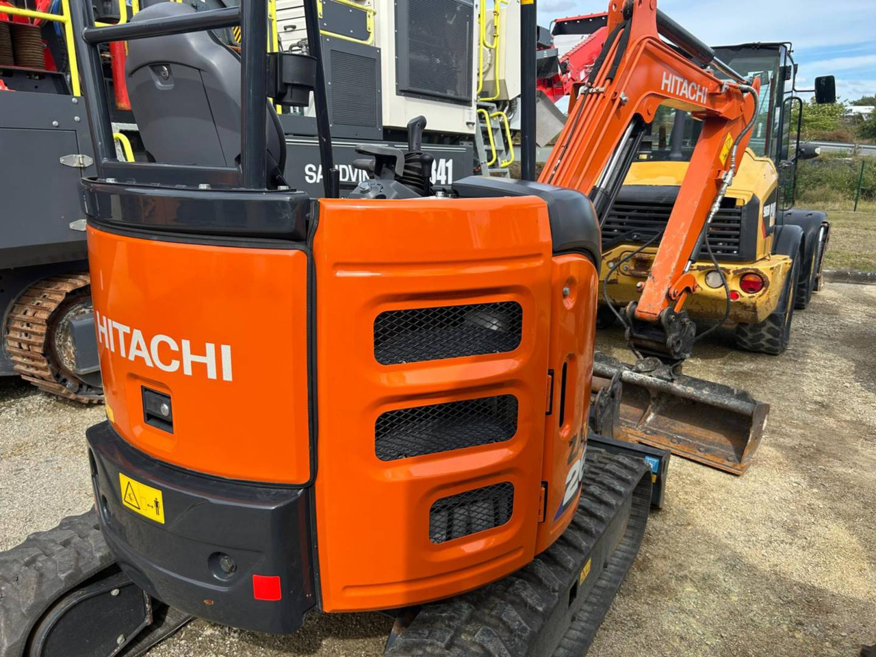 HITACHI ZX26U-6 - Escavatore cingolato: foto 3 HITACHI ZX26U-6 - Escavatore cingolato: foto 3