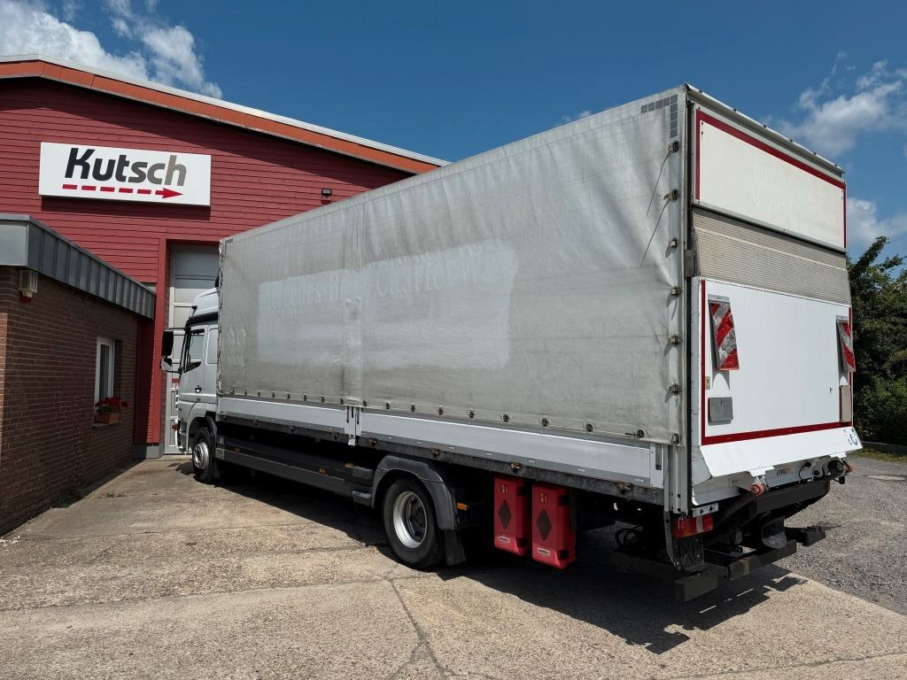 Mercedes-Benz Atego 1530L gr. Fhs. Pritsche / Plane + LBW - Camion centinato: foto 4 Mercedes-Benz Atego 1530L gr. Fhs. Pritsche / Plane + LBW - Camion centinato: foto 4