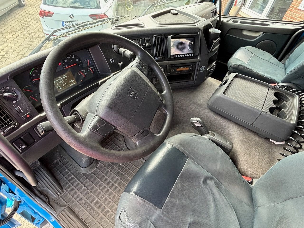 Autocarro furgonato Volvo FM 330 Koffer10m/Lbw. 4achser: foto 10
