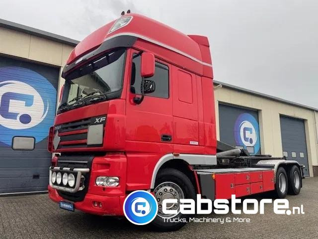 DAF XF 105 .460 FAS Euro 5 - 25 ton's Haakarmsysteem - Hooklift - Abrolkipper - Year 2006 - ANALOG TACHO - Autocarro scarrabile: foto 1 DAF XF 105 .460 FAS Euro 5 - 25 ton's Haakarmsysteem - Hooklift - Abrolkipper - Year 2006 - ANALOG TACHO - Autocarro scarrabile: foto 1