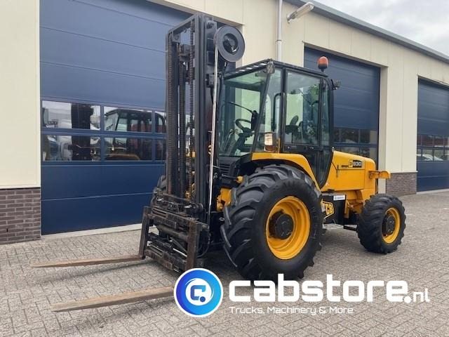 JCB 930 Off-Road forklift - Ruwterrein heftruck -Bouwjaar 2008 - 4x4 - 4WD - Side shift - Vorkverstelling - 550 cm hefhoogte - Carrello elevatore fuoristrada: foto 1 JCB 930 Off-Road forklift - Ruwterrein heftruck -Bouwjaar 2008 - 4x4 - 4WD - Side shift - Vorkverstelling - 550 cm hefhoogte - Carrello elevatore fuoristrada: foto 1