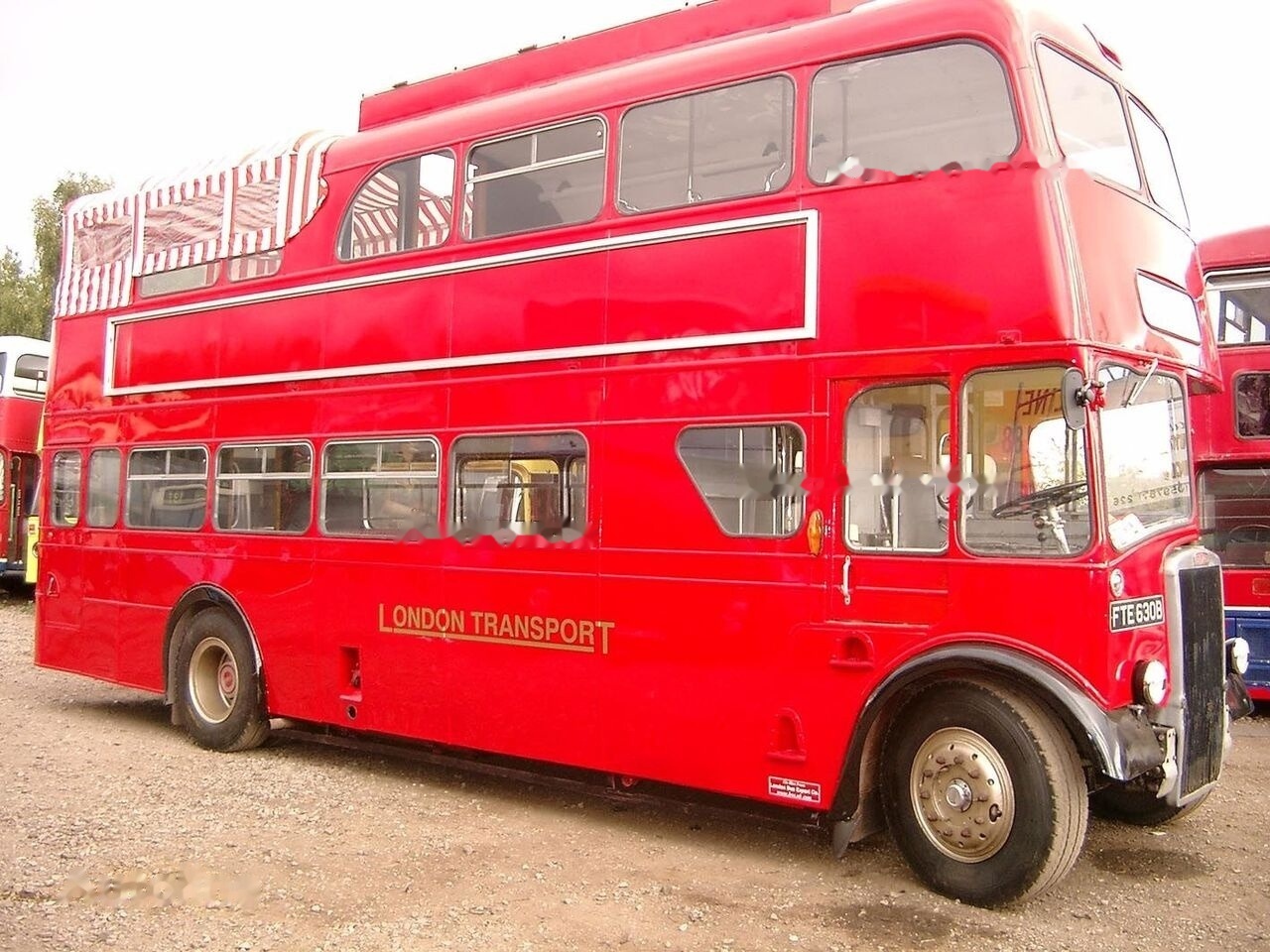 Autobus a due piani Leyland PD3 British Triple-Decker Bus Promotional Exhibition: foto 13