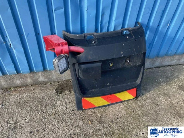 DAF mudguard bracket + mudguard – DAF 1371226 – DAF 2120352 - Carrozzeria ed esterni per Camion: foto 1 DAF mudguard bracket + mudguard – DAF 1371226 – DAF 2120352 - Carrozzeria ed esterni per Camion: foto 1